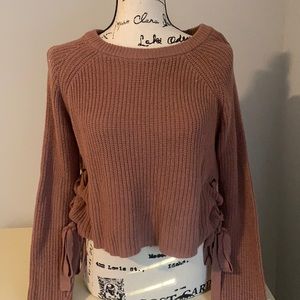 Cropped sweater with bows